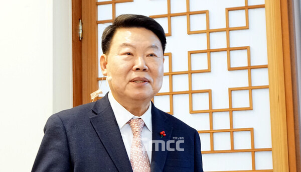 오성환 당진시장이 신년 벽두부터 인구를 자랑하고 나섰다. 전국적인 지방소멸 위기 속에 도·농 복합도시 중 유일하게 시 인구가 증가하고 있다는 것이다. (굿모닝충청=김갑수 기자)