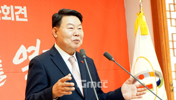 오성환 당진시장은 7일, 당진시의회(의장 서영훈) 인사청문위원회 결과 부적합 평가를 받은 복지재단 이사장 문제와 관련 “간부 공무원들과 토론을 통해 결정하겠다”고 말했다. (굿모닝충청=김갑수 기자)