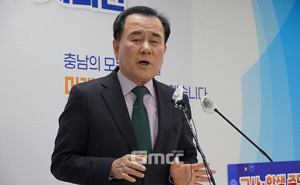 김지철 충남교육감이 민주시민교육의 중요성을 강조했다. 9일 교육청 제1회의실에서 열린 신년 기자회견을 통해서다. (사진=굿모닝충청 이종현 기자)