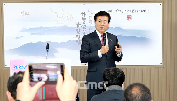 박범인 금산군수는 9일 “그동안 문 닫을 뻔했던 초등학교와 마을을 살리고, 중학교 신설을 꿈꾸는 기적 같은 일을 기대하게 됐다”고 말했다. (금산군 제공/ 굿모닝충청=김갑수 기자)