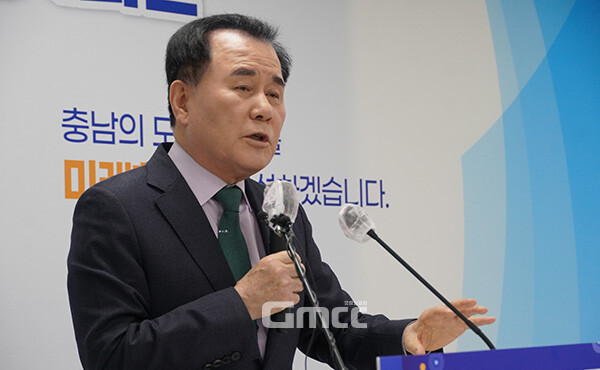 김지철 충남교육감은 9일 “작은 학교를 살리기 위해 10년 넘도록 애를 썼다. 하지만 학생 수가 급격히 감소하고 있다 보니 2개 정책을 병행할 수밖에 없다”고 말했다. (사진=굿모닝충청 이종현 기자)
