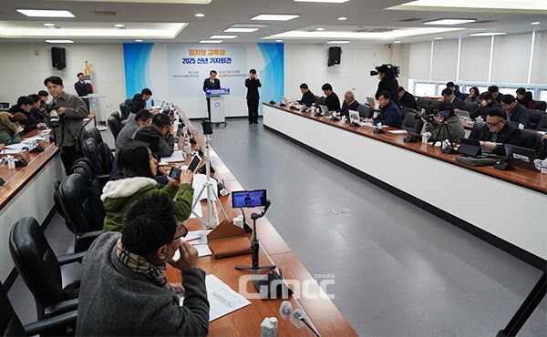 교육감이 선출직에서 임명직으로 전환될 가능성이 있다는 질문에는 “헌법 31조 4항에 따라 현행 교육감 직선제가 유지돼야 한다”는 입장을 내놨다. (사진=굿모닝충청 이종현 기자)