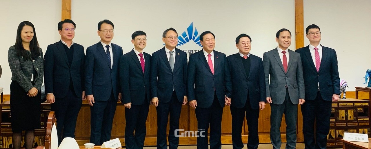 최민호 세종시장이 16일 고기동 행정안전부 장관 직무대행을 만나 세종시법 전부 개정의 필요성을 강조했다. (사진:세종시 제공/굿모닝충청=박수빈 기자)