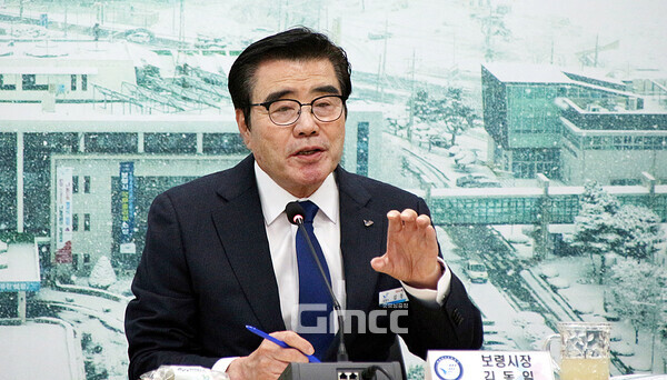 김동일 보령시장은 17일 “대전~보령고속도로는 마지막 화룡점정을 찍는 것”이라며 “이 사업만 된다면 사실 걱정할 게 없다”고 말했다. (굿모닝충청=김갑수 기자)