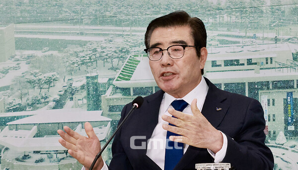 김동일 보령시장은 17일 “대명소노그룹은 신의가 있는 기업”이라며 “작은 회사도 아니고 전국 곳곳에 숙박이나 레저 부분에서 큰 비중을 차지하고 있는 만큼 약속을 지킬 것으로 본다”고 말했다. (보령시 제공/ 굿모닝충청=김갑수 기자)