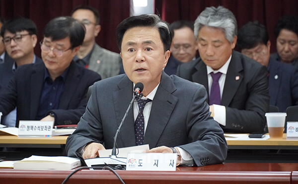 김태흠 충남지사는 20일 “어려움이 있겠지만 12조3000억 원 확보라는 목표를 잘 설정한 것 같다”며 “정치적 상황 등을 고려해 정부예산 확보에 전략적으로 대응해달라”고 말했다. (사진=굿모닝충청=이종현 기자)