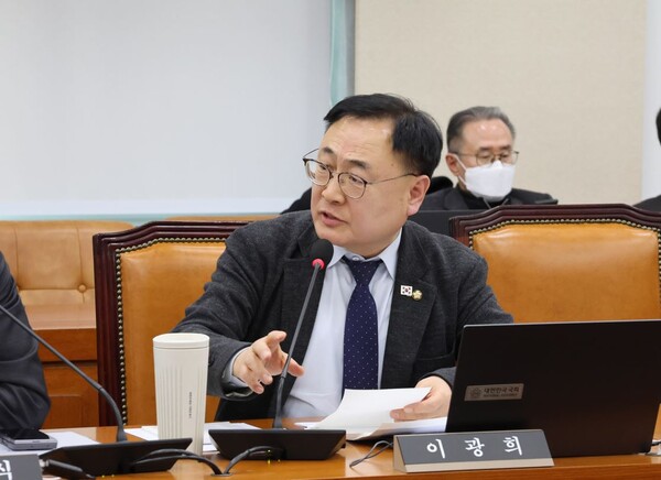 더불어민주당 이광희 국회의원이 20일, 국회 행정안전위원회 전체회의에서 질의하고 있다.(사진=의원실 제공/굿모닝충청=이동우 기자)