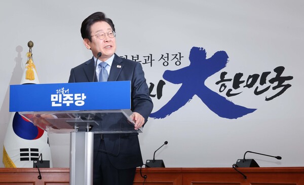 더불어민주당 이재명 대표가 23일 오전 서울 여의도 국회에서 연 기자회견에서 취재진의 질문에 답하고 있다. (사진=연합뉴스)