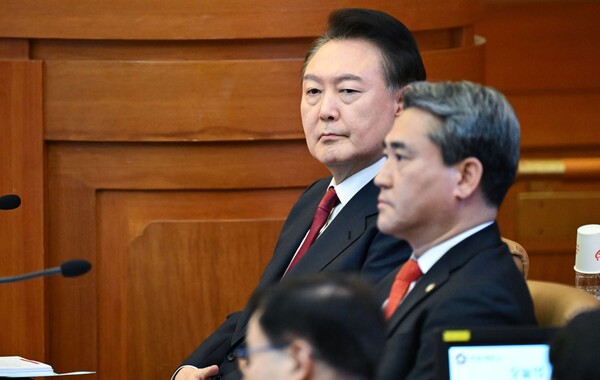 윤석열 대통령이 4일 서울 종로 헌법재판소 탄핵심판 5차 변론에 출석해 자리에 앉아있다. (사진=연합뉴스)