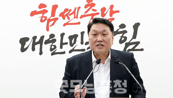 안호 충남도 산업경제실장은 5일, 서산 대산석유화학단지 입주 기업들이 겪고 있는 어려움에 대한 도 차원의 대책 추진 의지를 분명히 했다. (충남도 제공/ 굿모닝충청=김갑수 기자)