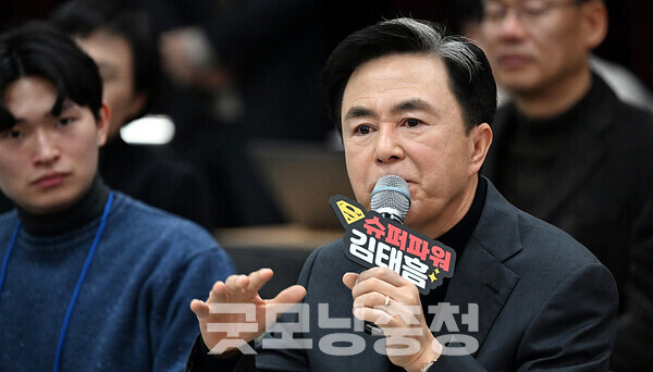 김태흠 충남지사는 7일 “저는 3선 국회의원을 하다가 도지사가 됐다”며 “제가 선출직으로 새롭게 나간다면 대통령이나 아니면 지명직의 경우 국무총리 이정도로 한 텀 밖에 남지 않았다”고 말했다. (김태흠 지사 페이스북/ 굿모닝충청=김갑수 기자)