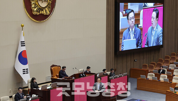 어기구 의원은 특히 “색깔논쟁과 이념논쟁을 대통령이 직접 한 것이다. 국민을 갈라치기해서 우리가 얻는 이익이 뭔가?”라고 따져물었다. (의원실 제공)