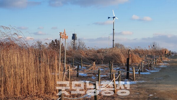 하늘공원 경내에 위치한 풍력발전기.(사진=굿모닝충청 조하준 기자)