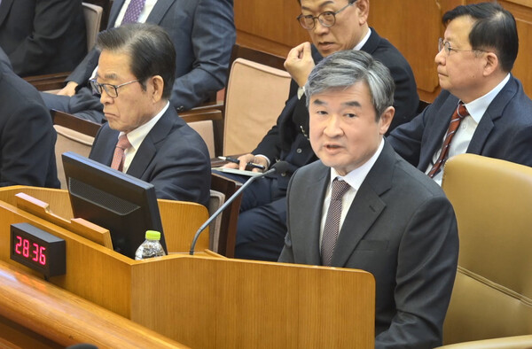 조태용 국가정보원장이 13일 서울 종로구 헌법재판소에서 열린 윤석열 대통령 탄핵 심판 8차 변론에 증인으로 출석해 답변하고 있다.(사진=연합뉴스)