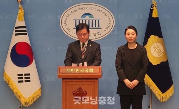 더불어민주당 윤종군 원내대변인 브리핑. 18일 국회 소통관. (사진=굿모닝충청 조하준 기자)