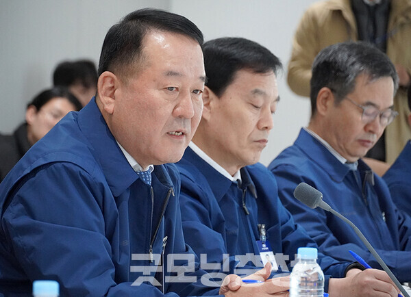 앞서 이동석 현대자동차 사장은 환영사를 통해 이 대표 방문에 고마움을 표한 뒤 “정치권의 도움이 필요하다”고 호소했다. (사진=굿모닝충청 이종현 기자)