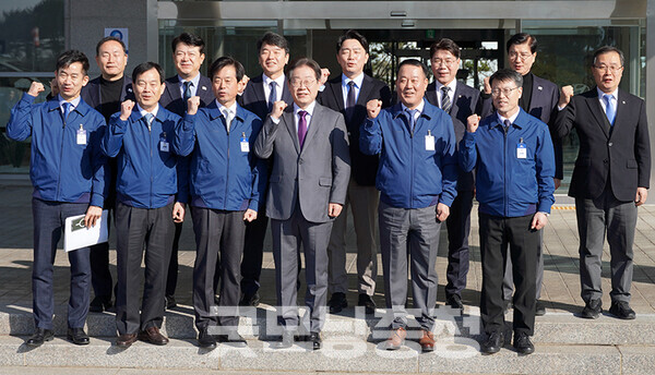 이 대표의 이번 방문은 최근 미국 트럼프 정부 출범에 이은 관세 전쟁에 대한민국 수출 1위인 자동차 분야까지 확장될 조짐이 보이자 이를 선제적으로 대응하겠다는 취지다. (사진=굿모닝충청 이종현 기자)