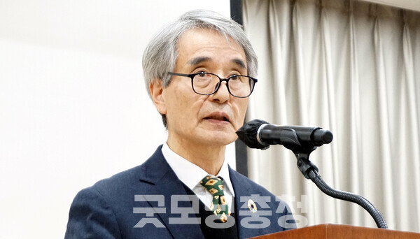 허재영 국가하구생태복원전국회의 상임고문은 개회사에서 “하굿둑은 농업용수 확보라는 목적을 달성하는 데는 성공했지만 그 대가로 우리는 심각한 환경적·사회적 폐해를 겪고 있다”고 말했다.