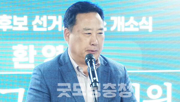 더불어민주당 어기구 국회의원(충남당진)은 22일 “총칼을 들고 국회에 침입해서 개판을 만들고, 민주주의와 시장경제를 초토화시킨 내란 동조세력을 우리 송산·송악·신평 주민들이 어떻게 해야 하나?”며 “확실하게 밟아야 한다”고 말했다. (굿모닝충청=김갑수 기자)