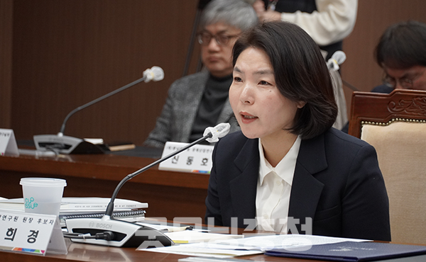 전희경 충남연구원장 후보자는 24일 “연구 윤리 규정이 정해진 2007년 이전인 2001년 석사 학위 논문을 제출했다. 그러나 언론 등의 문제 제기로 스스로 학위를 반납했다”며 “스스로 부족한 부분에 대해 책임을 지려고 노력했다. 그런 일환으로 석사 학위를 반납한 것”이라고 말했다. (사진=굿모닝충청 이종현 기자)