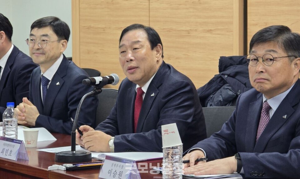 최민호 세종특별자치시장이 25일 오전 서울 여의도 국회의원회관에서 열린 국회의원 시정간담회에서 발언하고 있다. (사진=굿모닝충청 설인호 기자)