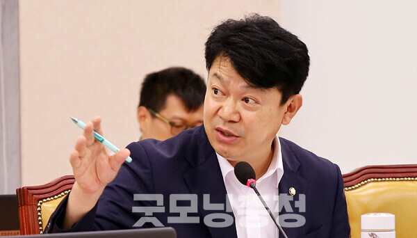 더불어민주당 복기왕 국회의원(충남아산갑)은 25일 “윤석열 대통령보다 김건희 여사의 관리를 더 신뢰하는 모습”이라고 말했다. (자료사진: 의원실 제공/ 굿모닝충청=김갑수 기자)