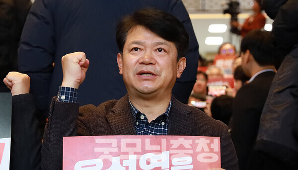 더불어민주당 복기왕 국회의원(충남아산갑)은 4일 “대한민국에 법이 왜 있나? 헌법은 왜 만들어 놓았나?”며 “국가의 운영을 위임받은 사람들이 안 지키고 있다. 그래놓고 어떻게 국민에게 법 지키라고 말할 수 있나?”라고 말했다. (자료사진: 페이스북/ 굿모닝충청=김갑수 기자)