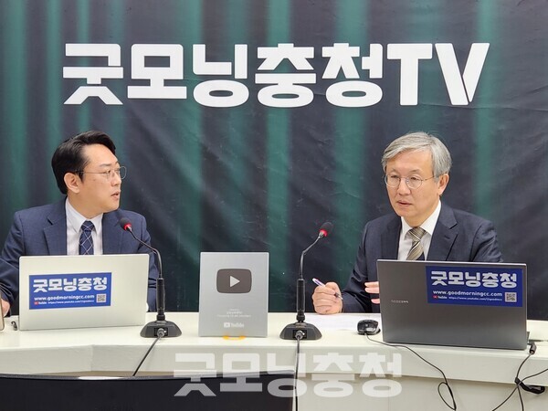 ‘최영규 기자의 팩트펀치’는 이 문제를 깊이 분석하기 위해 전 대검 감찰부장였던 한동수 변호사와 함께 법원의 이번 결정을 검토하고, 그 의미를 짚어보았다.