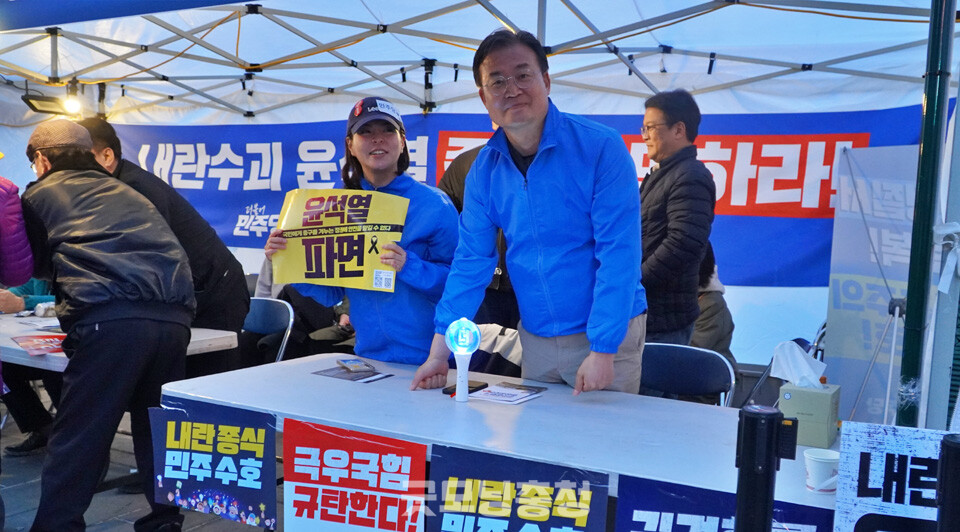 16일 오후 서울 종로 광화문 동십자각 일대에서 '100만 시민 총집중의 날' 집회가 열렸다. 더불어민주당 이연희 의원. (사진=굿모닝충청 설인호 기자)