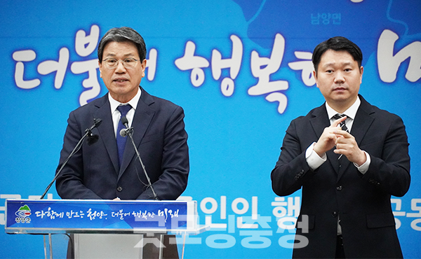 김돈곤 청양군수가 지천댐 건설을 추진하려는 환경부에 유감을 표명했다. 그러나 이번에도 주민 반발을 의식한 듯 찬‧반에 대한 명확한 입장은 밝히지 않았다. 다만 충남도가 주관하는 지역협의체 구성에는 참여하겠다는 입장을 내놨다. (사진=굿모닝충청 이종현 기자)