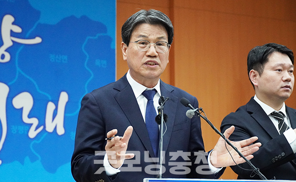 김돈곤 청양군수는 18일 지천댐 건설 갈등과 관련 “여론조사 결과가 ‘이만하면 됐어’라는 의견이 많으면 따라갈 수 밖에 없다”고 말했다. (사진=굿모닝충청 이종현 기자)