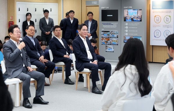 더불어민주당 이재명 대표가 20일 서울 강남 역삼 삼성 청년소프트웨어 아카데미(SSAFY)에서 열린 청년 취업 지원 현장 간담회에서 발언하고 있다. (사진=연합뉴스)