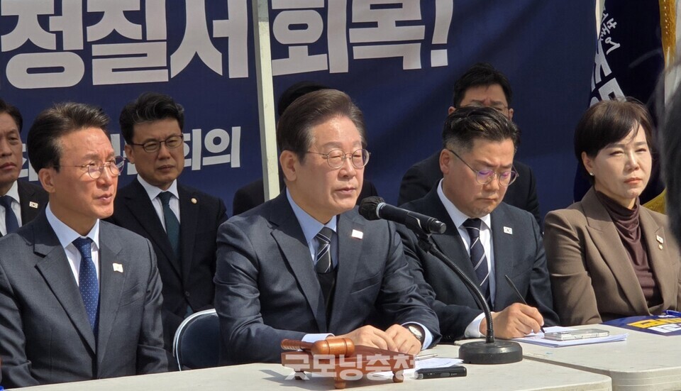 더불어민주당은 24일 오전 서울 종로 광화문 앞에서 현장 최고위원회의를 열었다. 이재명 대표가 발언하고 있다. (사진=굿모닝충청 설인호 기자)