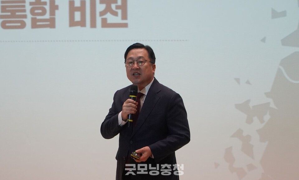 25일 국회의사당 의원회관에서 '문화 정책포럼 2025'이 열렸다. 이장우 대전시장이 '대전충남 행정통합' 비전 공유 강연을 하고 있다. (사진=굿모닝충청 설인호 기자) 