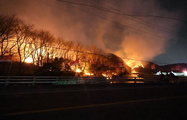  25일 울산 울주군 온양읍 운화리에서 발생한 산불(사진=연합뉴스)