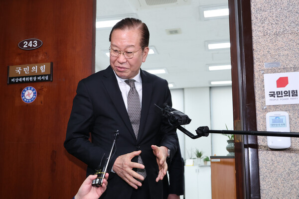 국민의힘 권영세 비상대책위원장이 26일 서울 여의도 국회에서 더불어민주당 이재명 대표의 공직선거법 위반 항소심 무죄 선고와 관련해 입장을 밝히고 있다.(사진=연합뉴스)