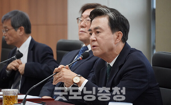 김태흠 충남지사가 지천댐 건설 필요성을 피력하며 반대대책위 주장을 조목조목 반박했다. (사진=굿모닝충청 이종현 기자)