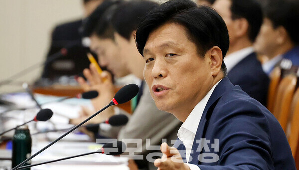 더불어민주당 조승래 국회의원(대전유성구갑)은 7일, 윤석열 전 대통령이 전날 지지자들에게 내놓은 메시지와 관련