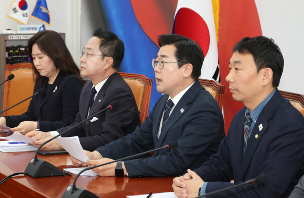 3월 23일 열린 기자간담회 당시 발언하고 있는 박찬대 더불어민주당 원내대표의 모습.(사진=연합뉴스)