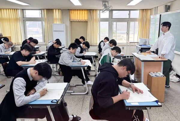 지난 3월 전국연합학력평가 모습. 사진=충북교육청/굿모닝충청 김종혁 기자