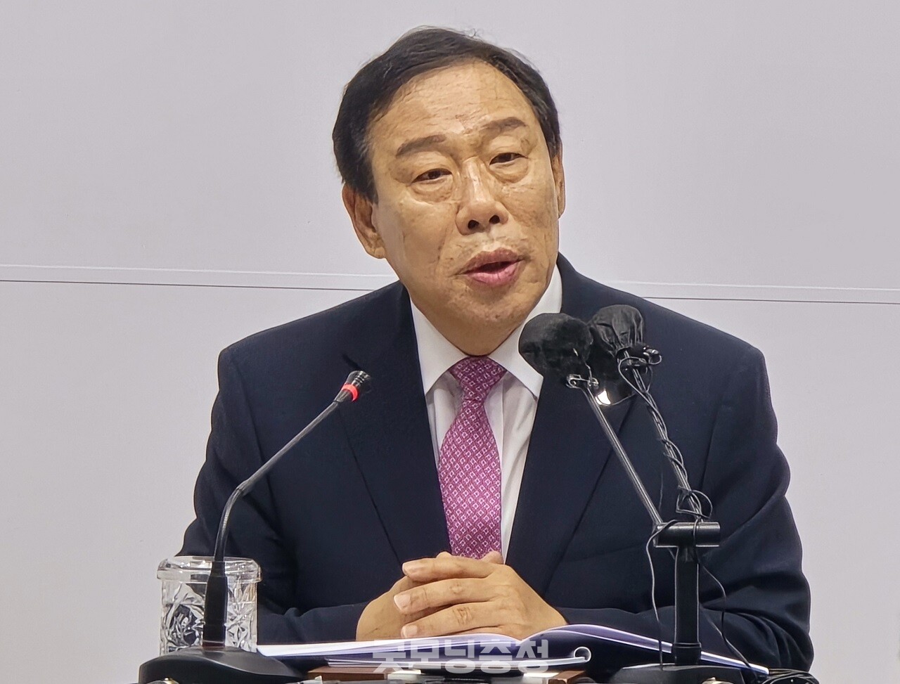 이재명 더불어민주당 대선 예비후보의 해양수산부 부산 이전 공약과 관련, 최민호 세종시장이 23일 열린 기자간담회에서 강하게 반대 입장을 표명했다. (굿모닝충청=박수빈 기자)