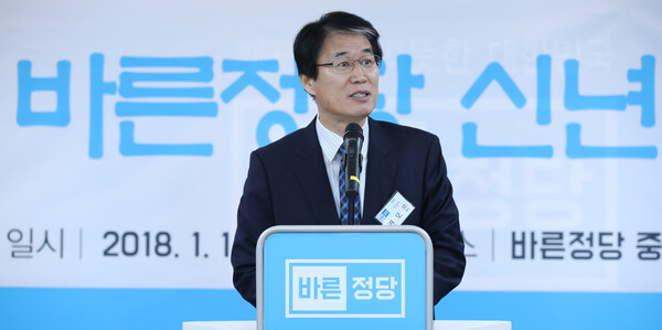 이재명 대선 캠프에 합류한 권오을 전 바른정당 최고위원.(사진=연합뉴스)