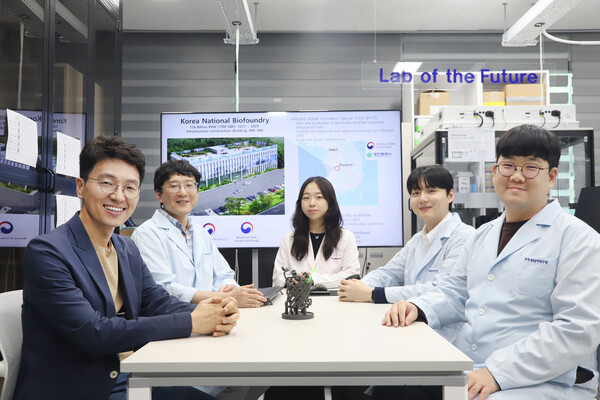 고효율 유전자 편집 기술 개발한 생명연 이대희 박사 연구팀. 사진 맨 왼쪽이 이대희 책임연구원이다. 사진=생명연 제공/굿모닝충청 김훈탁 기자