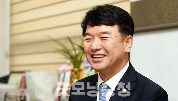 더불어민주당 문진석 국회의원(충남천안갑)은 28일 "한덕수 대통령 권한대행은 (이번 대선에) 출마하지 못할 것이라 생각한다"며 "왜냐면 한 대행에 대한 국민적 기대가 다르다"고 말했다. (자료사진/ 굿모닝충청=김갑수 기자)