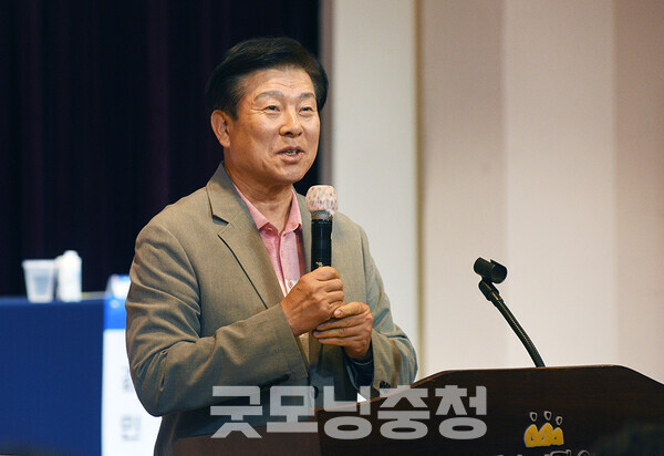 박범인 금산군수는 30일 “대전과 금산은 상당 부분 생활권을 공유하고 있다. 그럼에도 불구하고 행정구역이 달라 협력사업을 거의 하지 못했다”며 “행정통합이 되면 대전과 금산이 윈윈하는 사업들을 많이 구상하고 실행할 수 있을 것”이라고 말했다. (사진=굿모닝충청 채원상 기자)