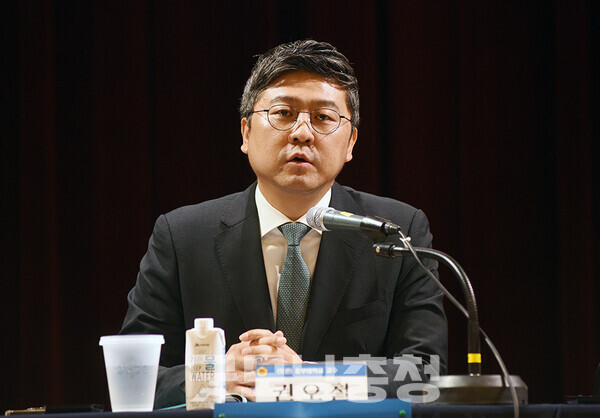 권오철 중부대 초빙교수는 정치적 변수와 정당성 등을 우려했다.