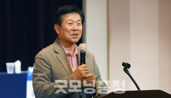 박범인 금산군수가 조기 대선의 영향으로 사실상 중단된 대전·충남 행정통합 관련 로드맵에 대해 답답한 속내를 드러내며 소규모 그룹별 속도감 있는 대응의 필요성을 언급했다. (굿모닝충청=채원상 기자)