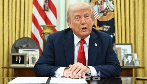 트럼프 대통령이 영화 100% 관세를 언급했지만, 우리 영화 수출에는 타격이 없을 것으로 생각이 되었다. 미국 수출액이 그렇게 크지 않기 때문이다. 10% 내외라는 분석이 그것이다. 그러나 미국 제작진이 한국에서 영화를 촬영하는 경우는 그렇게 많지 않다. 그런데 정작 중요하게 간주해야 할 점은 따로 있었다. (사진: 연합뉴스/굿모닝충청=노준희 기자)