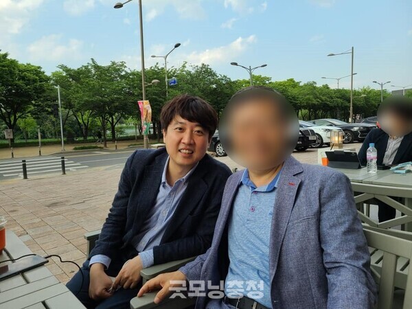 지난 2021년 이준석 전 국민의힘 대표와 그의 당 대표 선거 출마 당시 여론조사 비용 대납자로 지목된 고령군수 출마 예정자 배 씨.(사진=배 씨 페이스북)