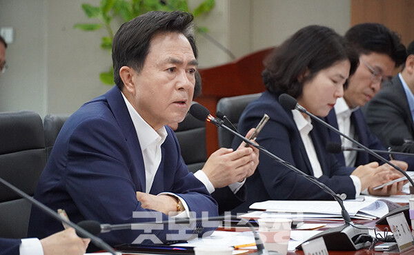 김태흠 충남지사는 19일 지천댐과 관련 “지역협의체 차원에서 공식적인 여론조사 실시를 추진해달라”고 말했다. (사진=굿모닝충청 이종현 기자)